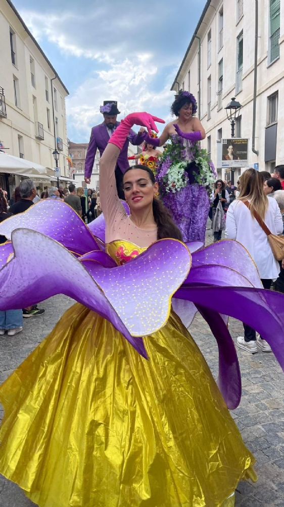 VENARIA - Bagno di folla per la ventesima edizione della «Festa delle Rose» - FOTO