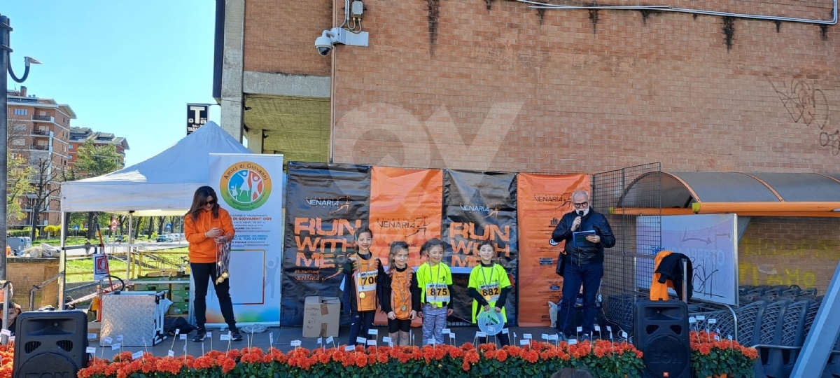 VENARIA - Una marea di gente per la «StraVenaria» e la «21 Reale» - FOTO E VIDEO