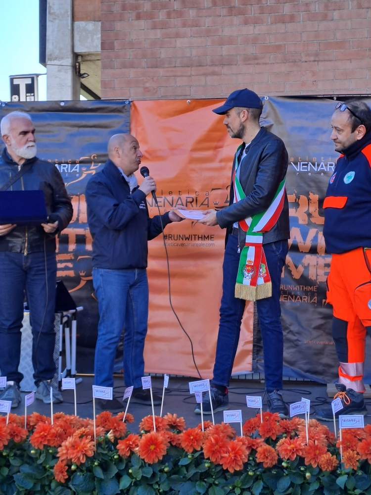 VENARIA - Una marea di gente per la «StraVenaria» e la «21 Reale» - FOTO E VIDEO