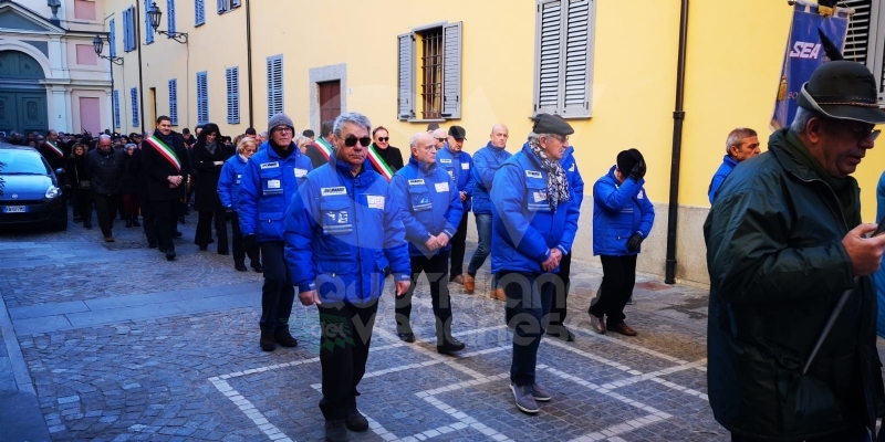 BORGARO - Più di mille persone per l'estremo saluto all'ex sindaco Vincenzo Barrea - FOTO