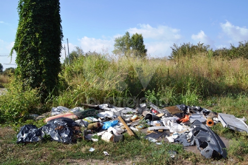 GRUGLIASCO - Grazie alle telecamere scovati 32 «furbetti dei rifiuti» - FOTO