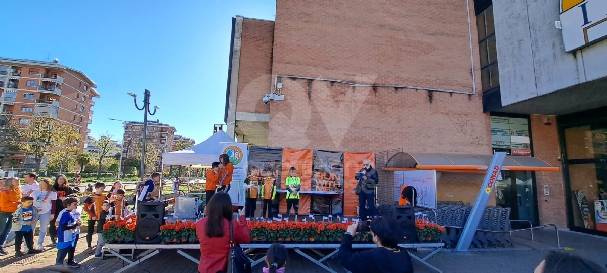 VENARIA - Una marea di gente per la «StraVenaria» e la «21 Reale» - FOTO E VIDEO