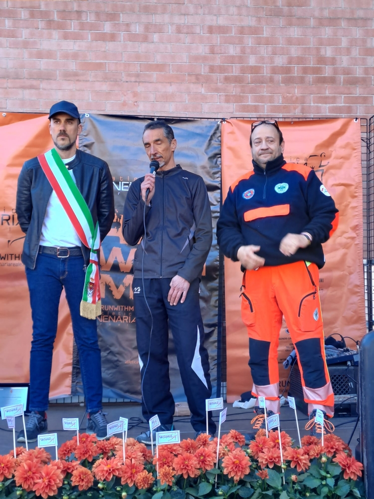 VENARIA - Una marea di gente per la «StraVenaria» e la «21 Reale» - FOTO E VIDEO