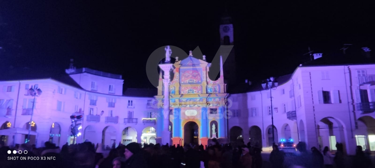 VENARIA - Luci accese, cori gospel, bambini dell'IC 1 protagonisti: via al Natale di «Immaginaria» - FOTO E VIDEO