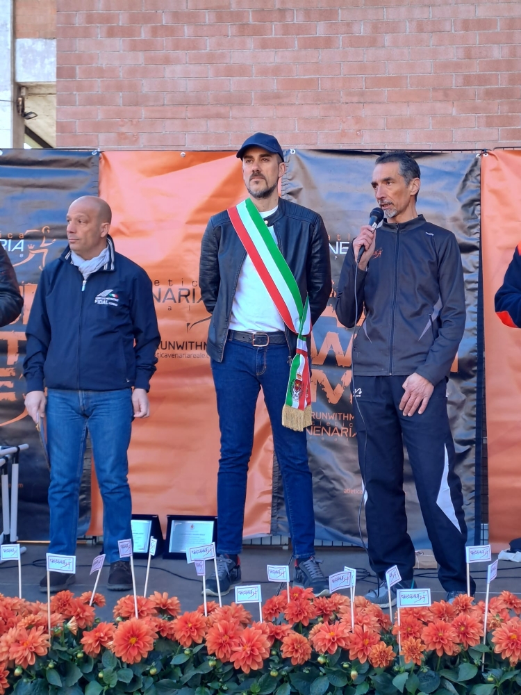 VENARIA - Una marea di gente per la «StraVenaria» e la «21 Reale» - FOTO E VIDEO