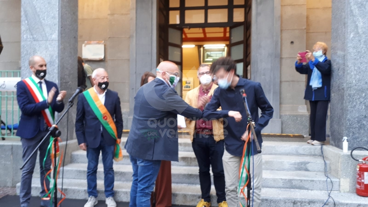 VENARIA - Con il municipio illuminato dal tricolore, la Città ha celebrato la Festa della Repubblica - FOTO