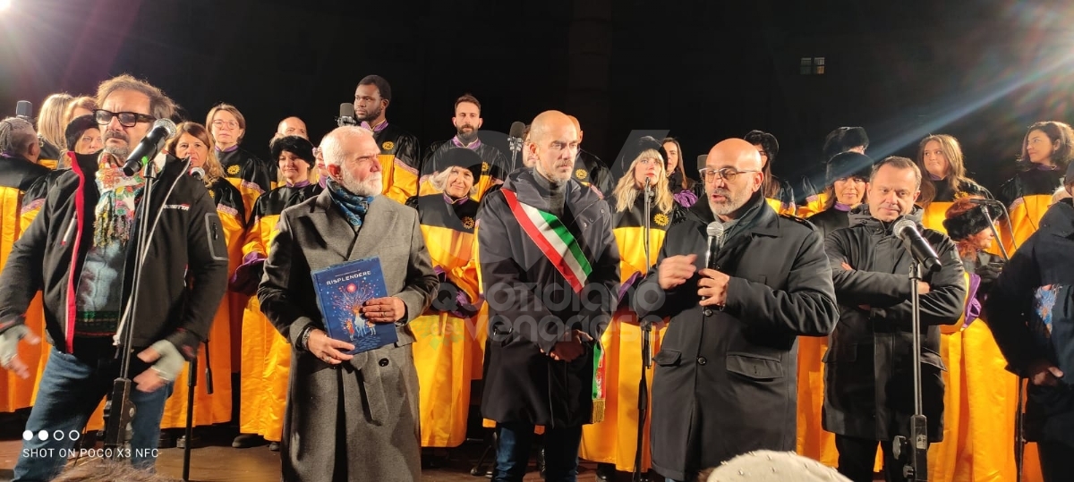 VENARIA - Luci accese, cori gospel, bambini dell'IC 1 protagonisti: via al Natale di «Immaginaria» - FOTO E VIDEO