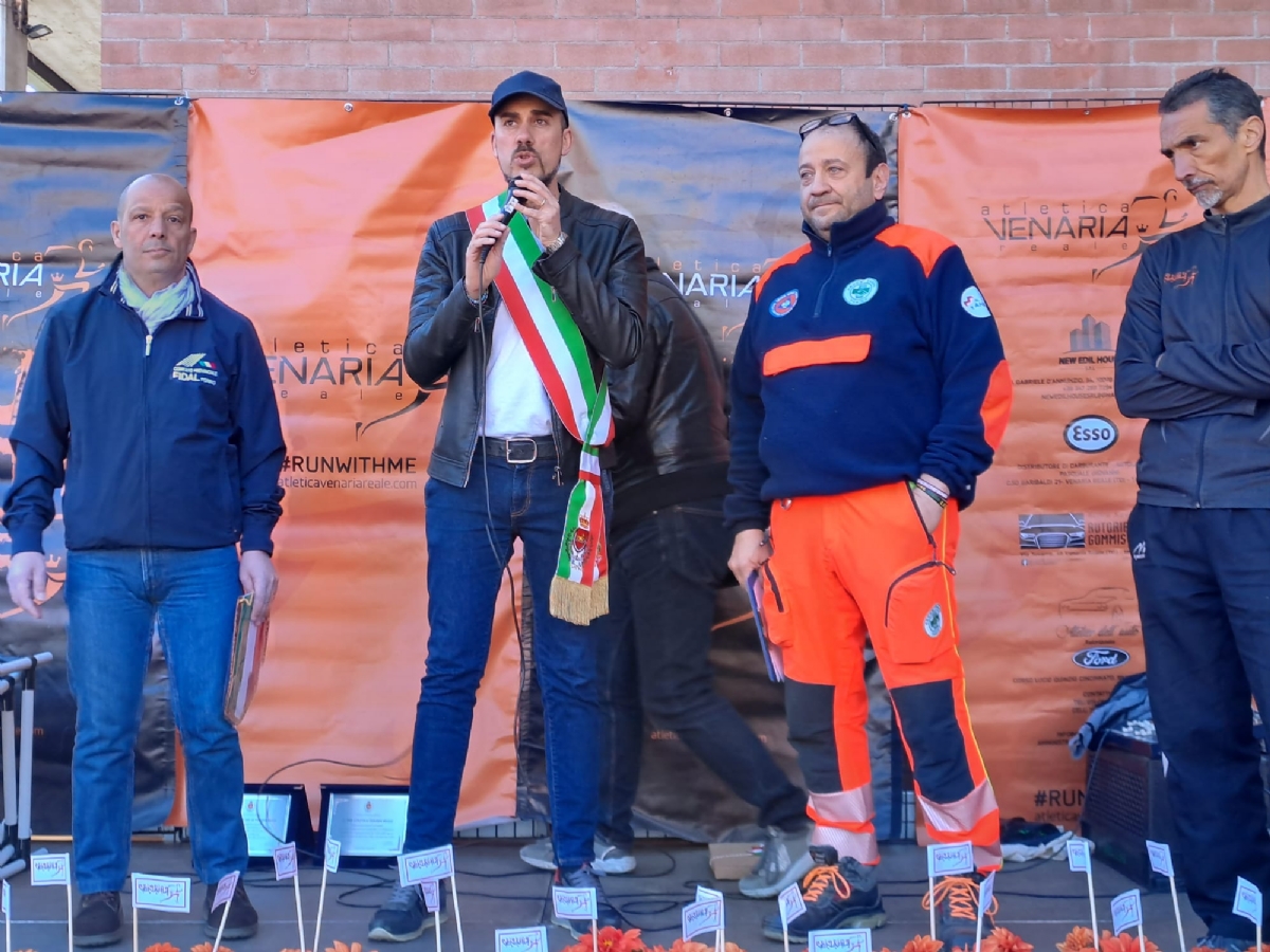 VENARIA - Una marea di gente per la «StraVenaria» e la «21 Reale» - FOTO E VIDEO