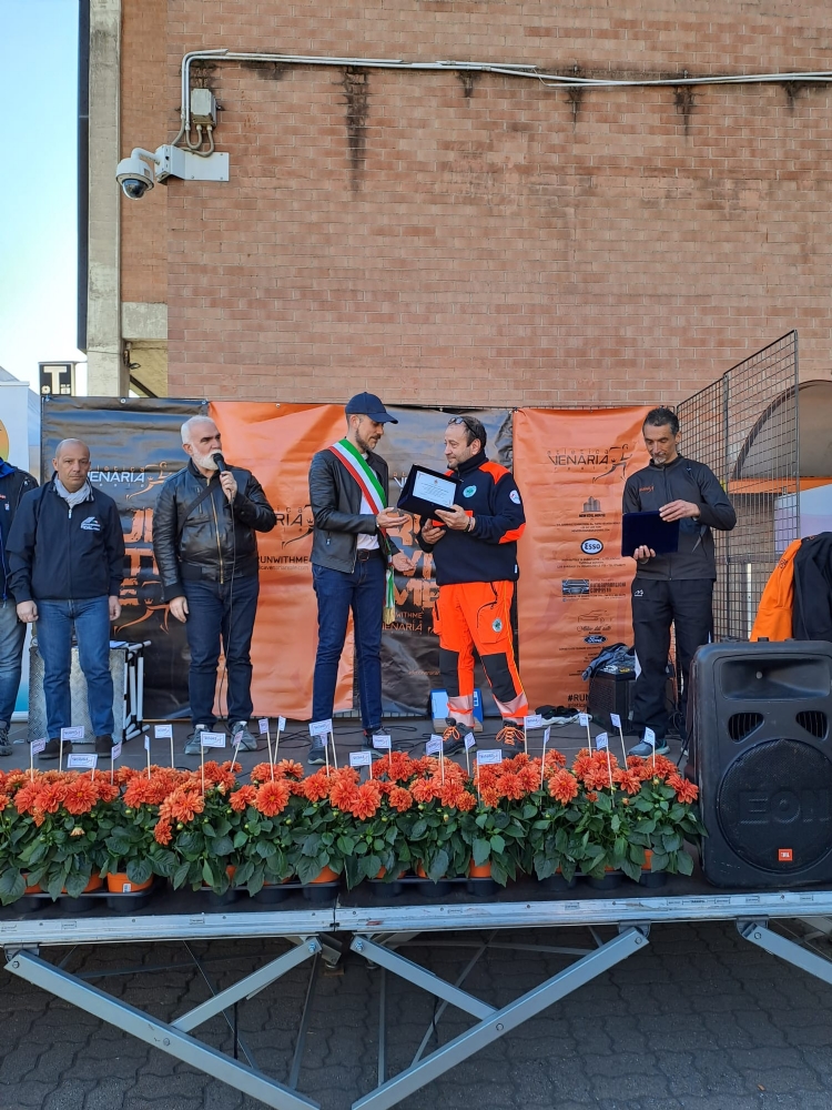 VENARIA - Una marea di gente per la «StraVenaria» e la «21 Reale» - FOTO E VIDEO