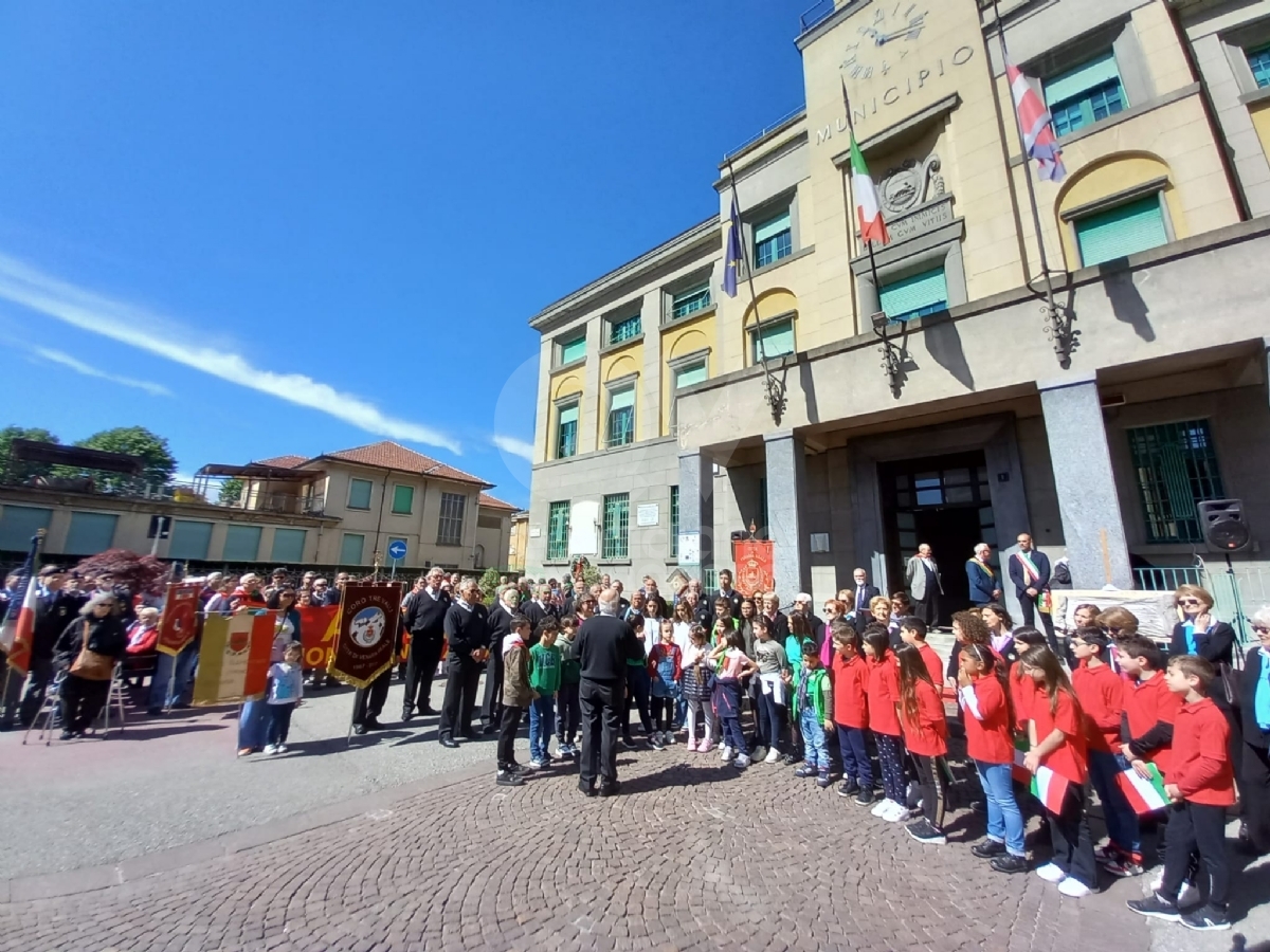 VENARIA - 25 APRILE: Bambini protagonisti alle celebrazioni per la Liberazione - FOTO