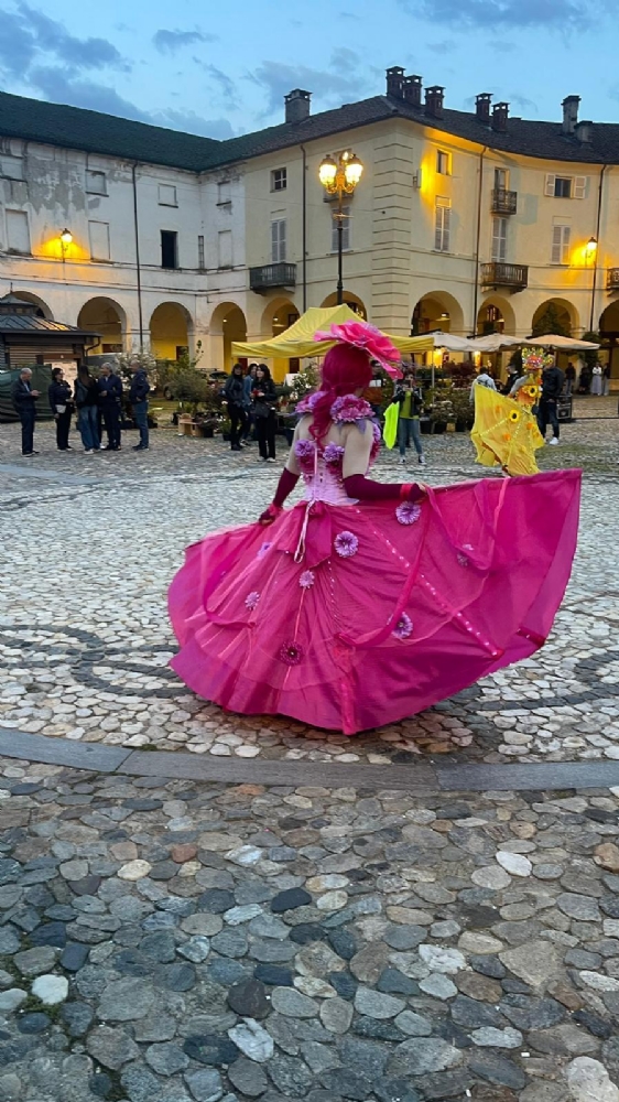 VENARIA - Bagno di folla per la ventesima edizione della «Festa delle Rose» - FOTO