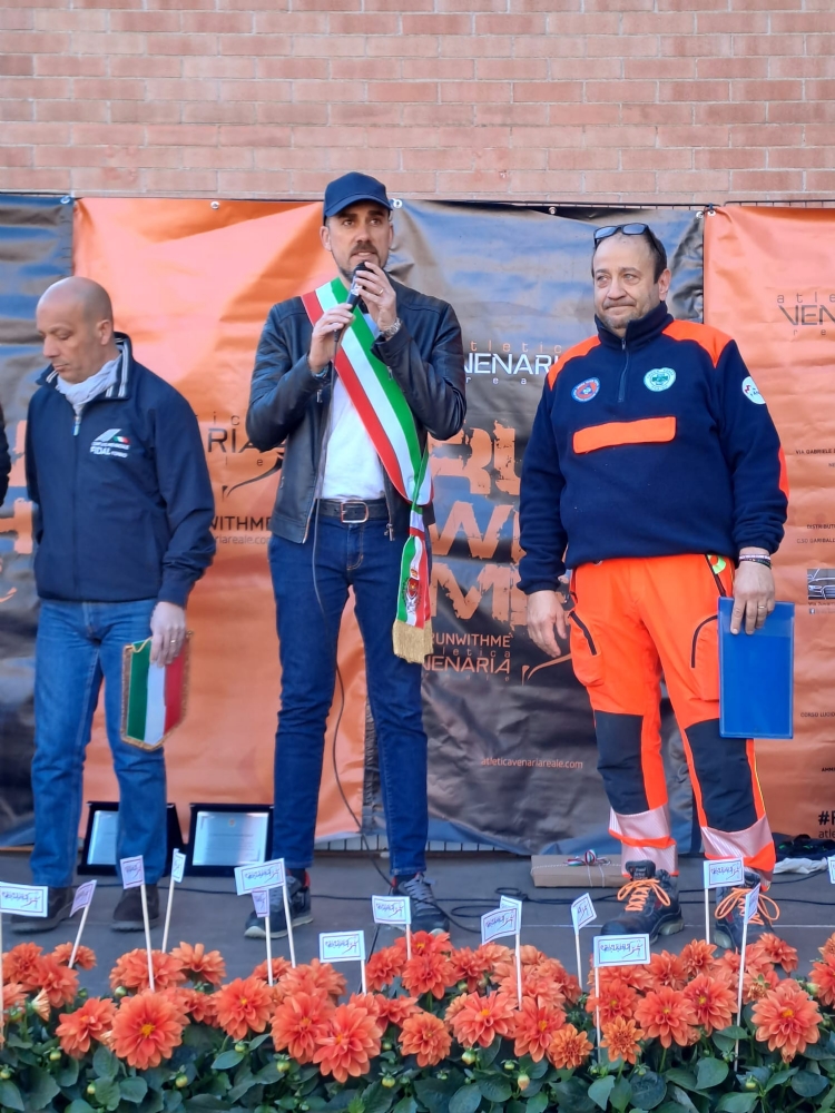 VENARIA - Una marea di gente per la «StraVenaria» e la «21 Reale» - FOTO E VIDEO