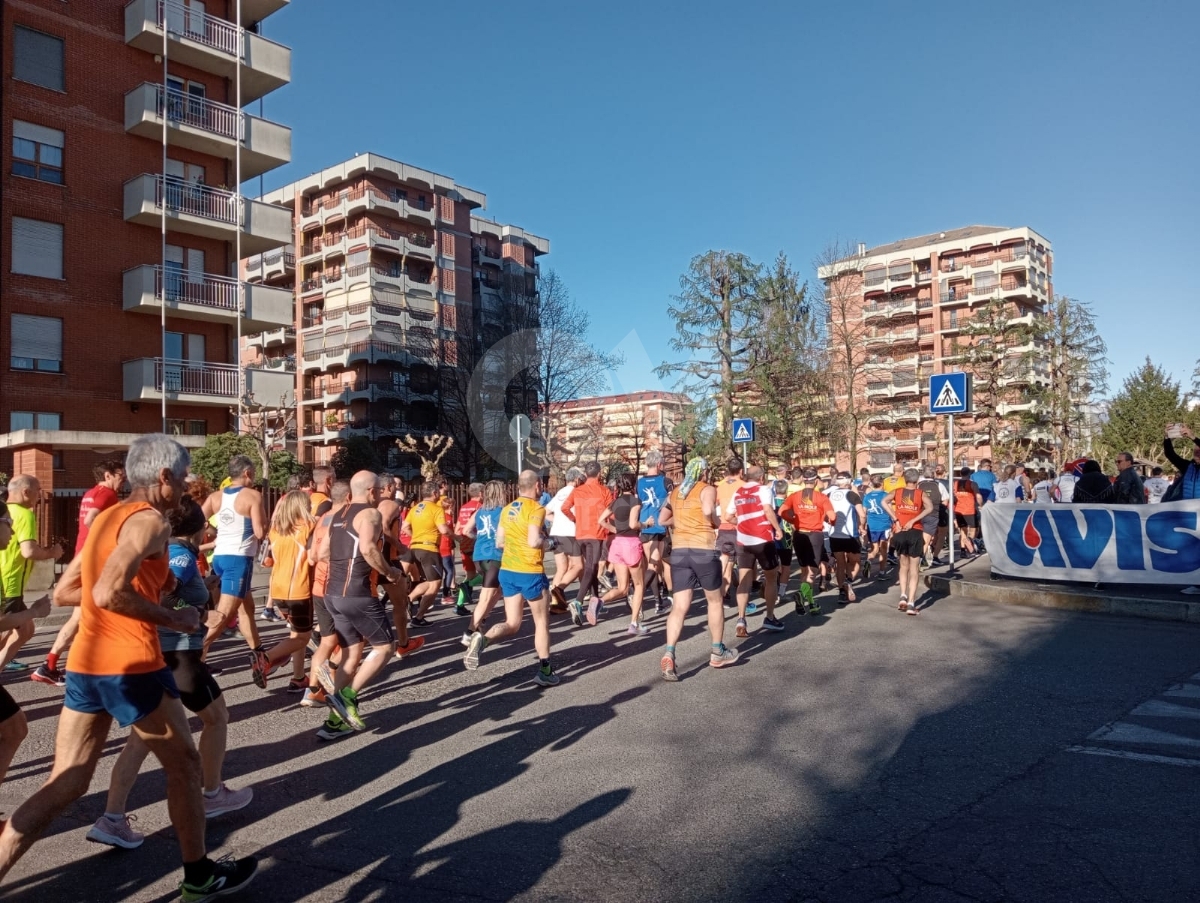 VENARIA - Una marea di gente per la «StraVenaria» e la «21 Reale» - FOTO E VIDEO