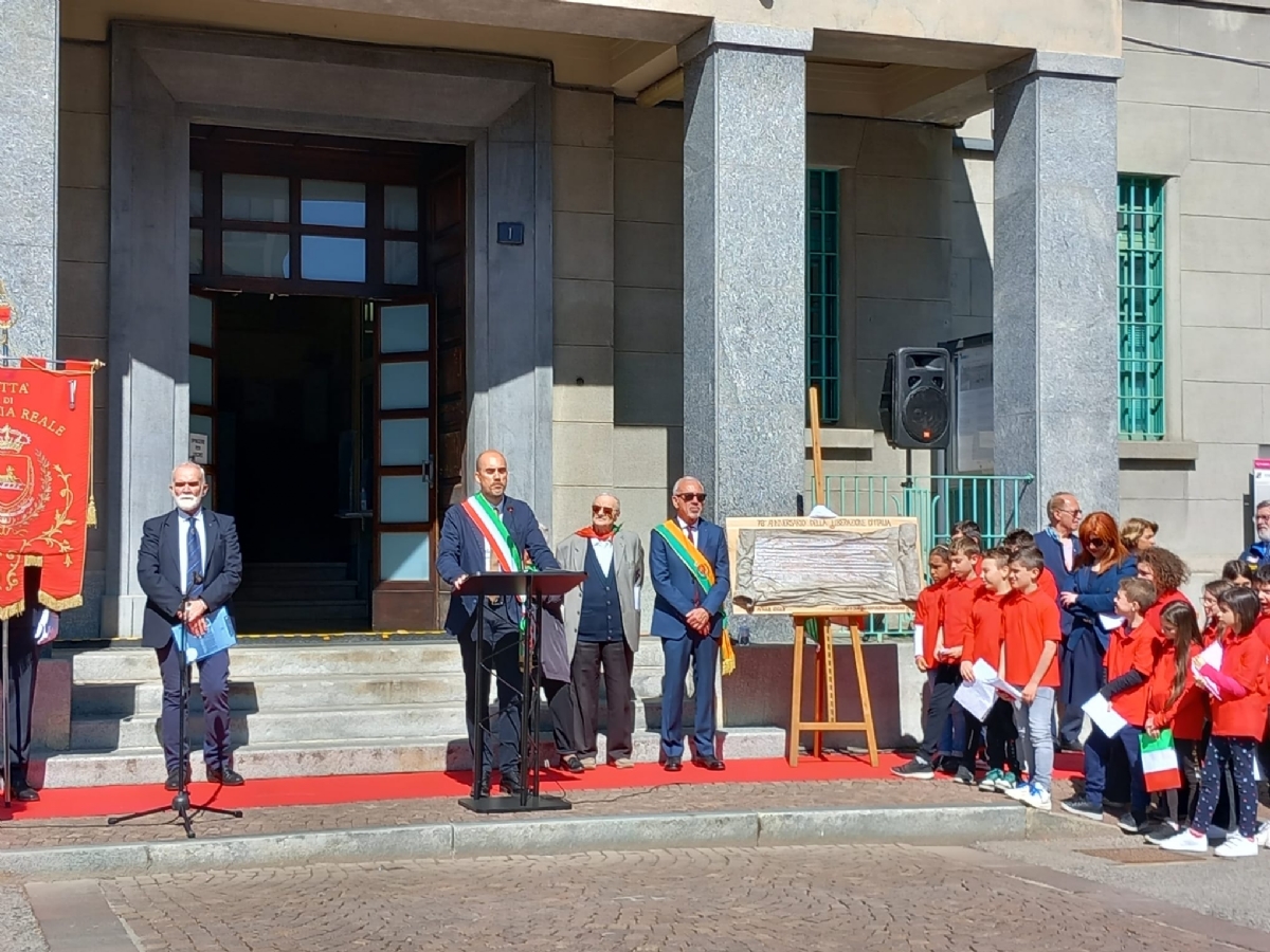 VENARIA - 25 APRILE: Bambini protagonisti alle celebrazioni per la Liberazione - FOTO