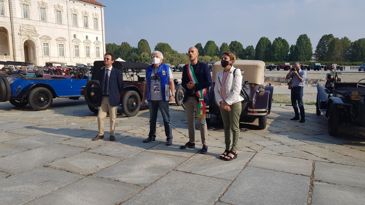 VENARIA - Il centro cittadino invaso di Lancia Lambda in occasione del centenario - FOTO