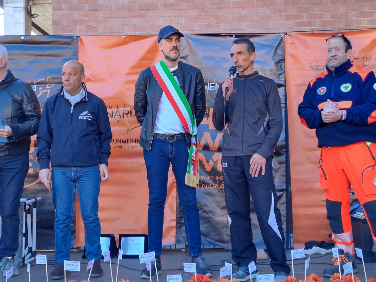 VENARIA - Una marea di gente per la «StraVenaria» e la «21 Reale» - FOTO E VIDEO