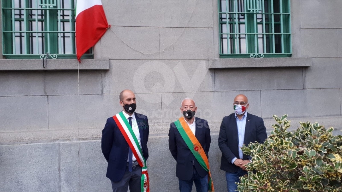 VENARIA - Con il municipio illuminato dal tricolore, la Città ha celebrato la Festa della Repubblica - FOTO