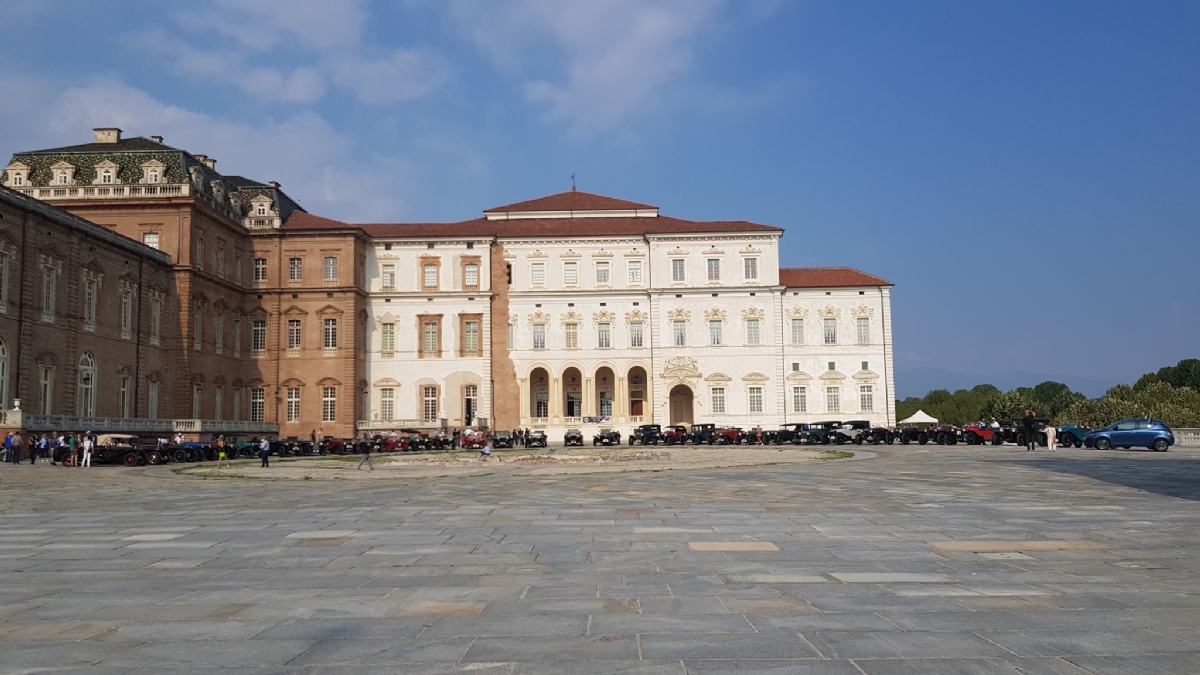 VENARIA - Il centro cittadino invaso di Lancia Lambda in occasione del centenario - FOTO