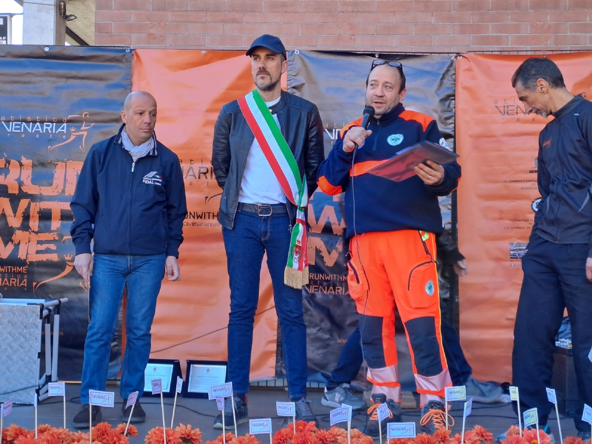 VENARIA - Una marea di gente per la «StraVenaria» e la «21 Reale» - FOTO E VIDEO