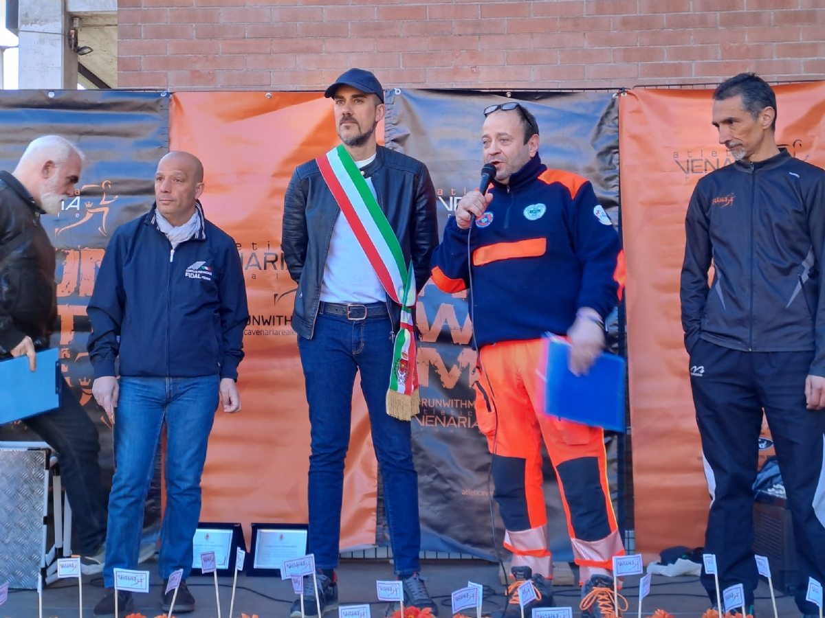 VENARIA - Una marea di gente per la «StraVenaria» e la «21 Reale» - FOTO E VIDEO