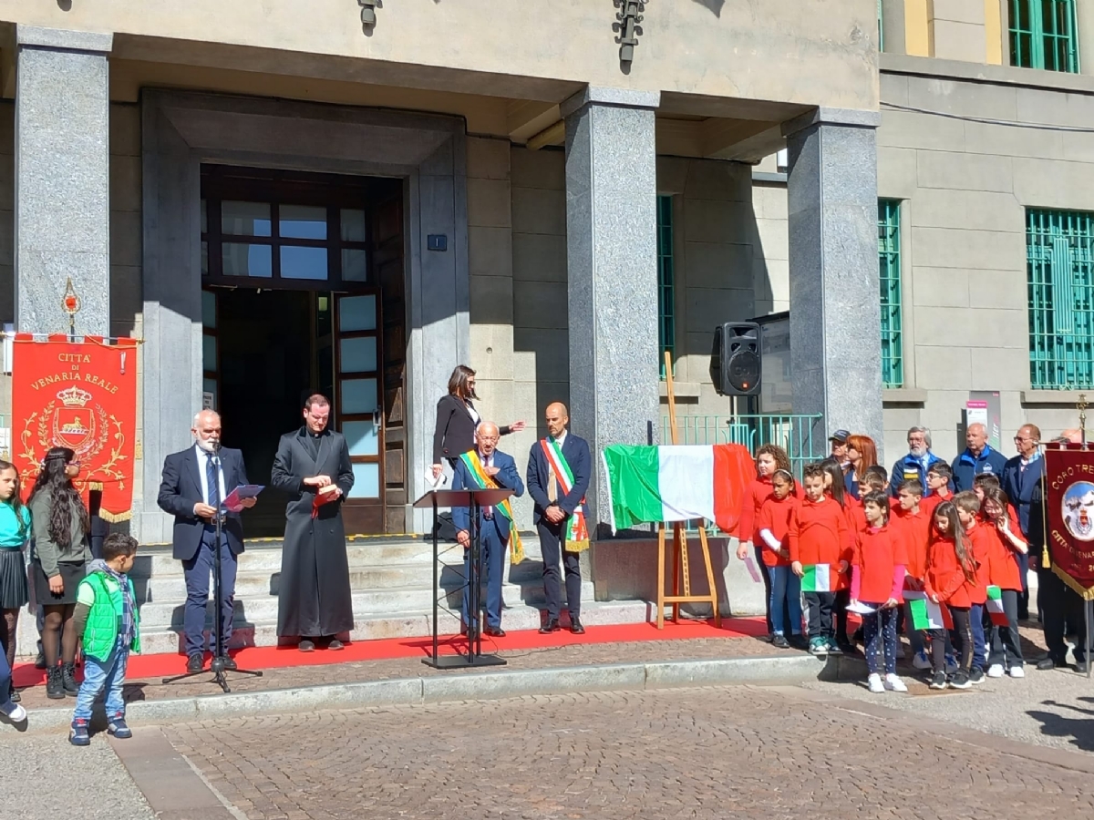 VENARIA - 25 APRILE: Bambini protagonisti alle celebrazioni per la Liberazione - FOTO