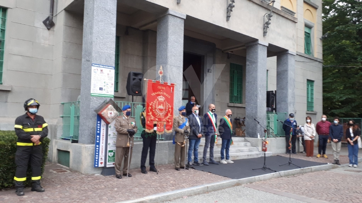 VENARIA - Con il municipio illuminato dal tricolore, la Città ha celebrato la Festa della Repubblica - FOTO