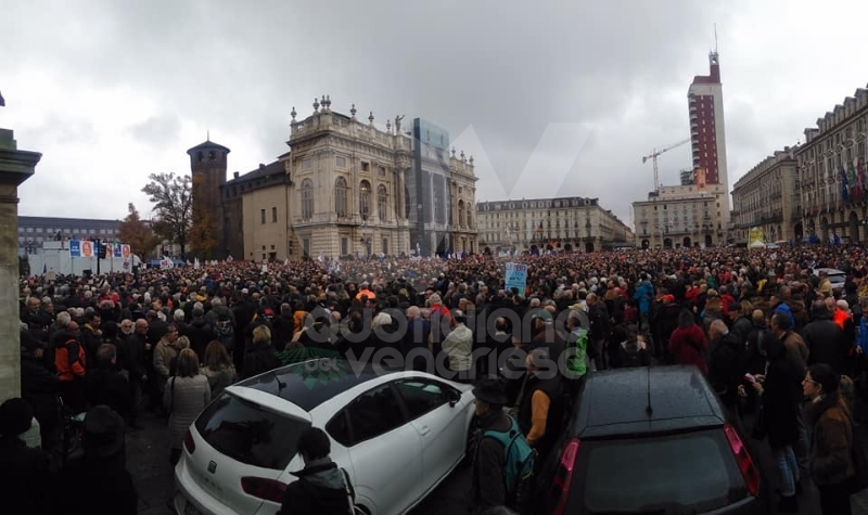 TORINO - In piazza per sostenere la Tav da tutti i Comuni della zona - FOTO