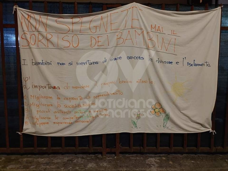 SAVONERA - Scuola in dad, continua la protesta: «Non spegnete mai il sorriso dei bambini»