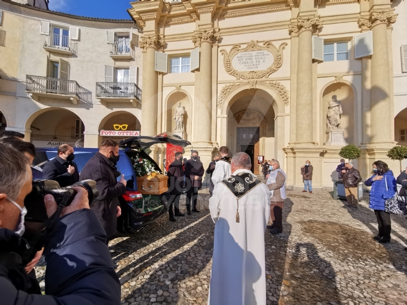VENARIA - In tanti al funerale del maresciallo Salvatore Tirrito - FOTO
