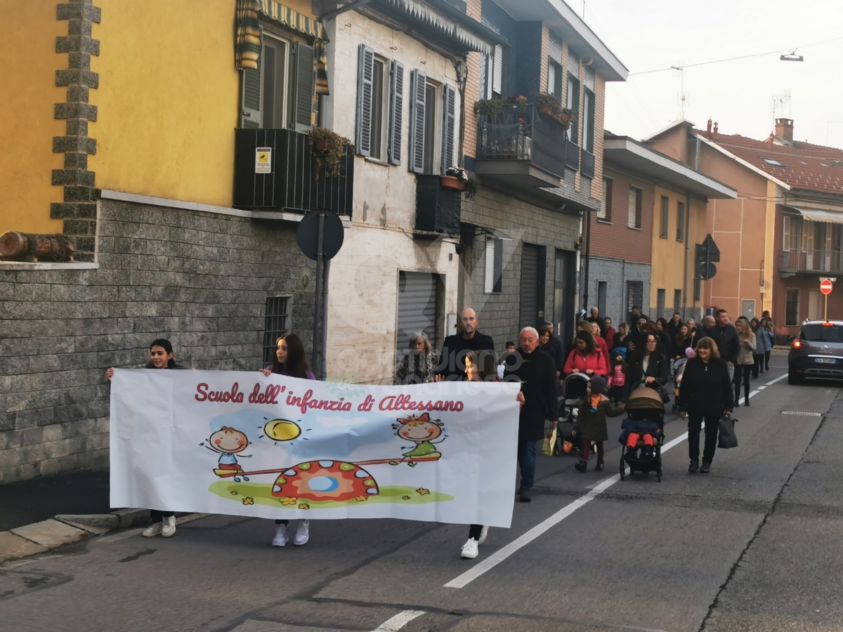 VENARIA - Le «Lanterne di San Martino»: protagonisti i bimbi dell'Asilo di Altessano - FOTO