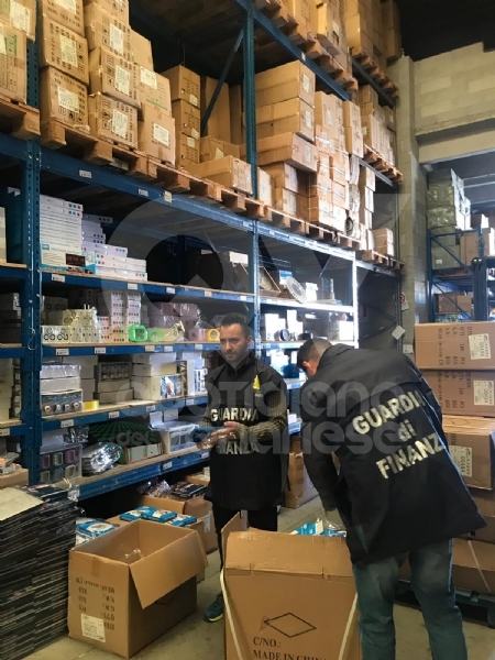 RIVOLI-PIANEZZA - Maxi sequestro di prodotti medici, sanitari e giocattoli: FOTO