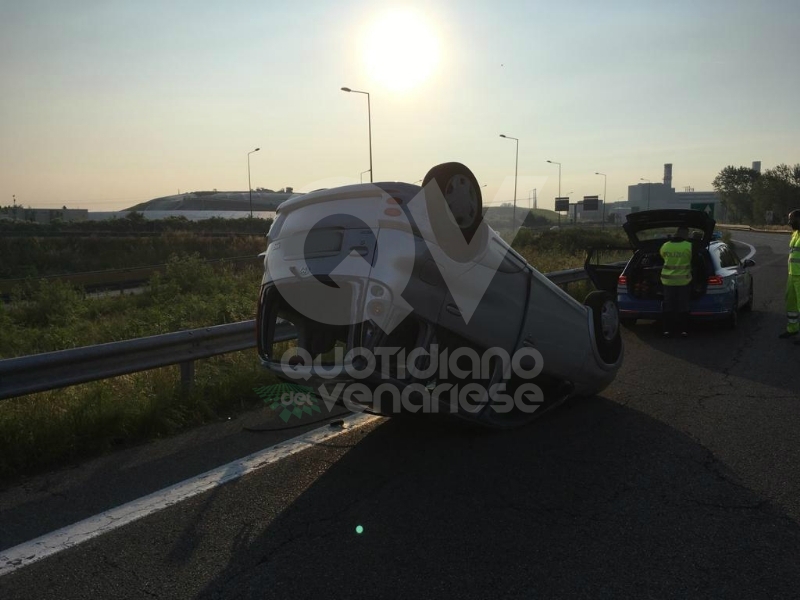 TORINO-RIVOLI - Si ribalta con l'auto mentre va a lavoro: ferito 28enne rivolese