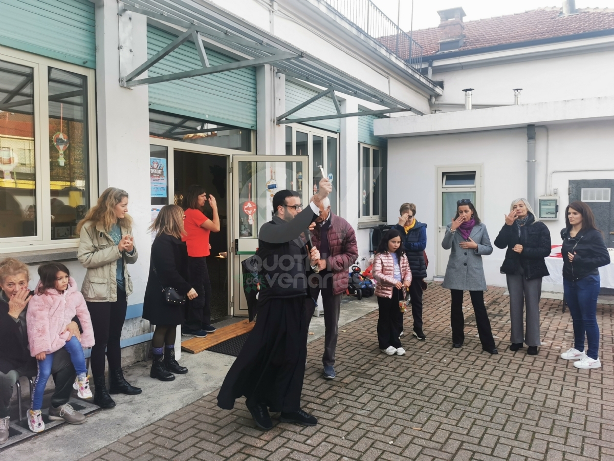 VENARIA - Le «Lanterne di San Martino»: protagonisti i bimbi dell'Asilo di Altessano - FOTO