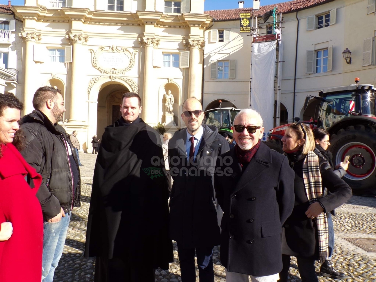 VENARIA - La grande festa per Sant'Antonio Abate: in tanti per il corteo dei trattori - FOTO E VIDEO