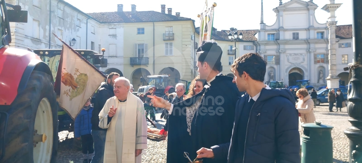 VENARIA - La grande festa per Sant'Antonio Abate: in tanti per il corteo dei trattori - FOTO E VIDEO