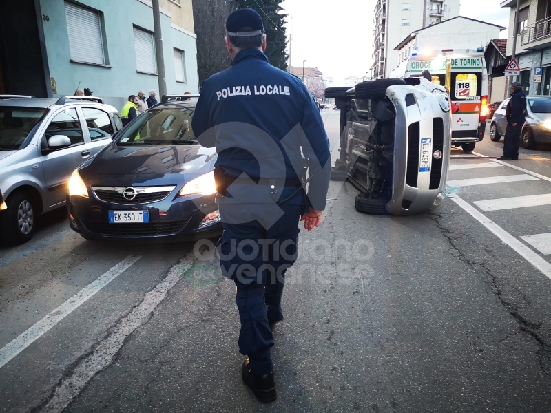 VENARIA - Incidente stradale in corso Garibaldi: traffico in tilt - FOTO