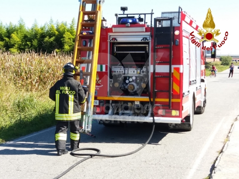 MAPPANO - Autocarro si ribalta nel fossato dopo l'incidente: intervento dei vigili del fuoco FOTO