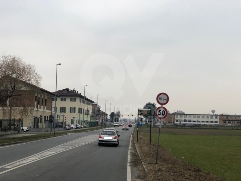 GRUGLIASCO - Scontro fra moto e auto in strada Antica di Grugliasco: centauro ferito