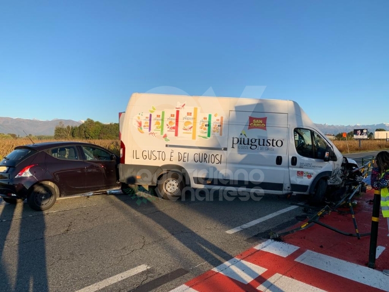 BORGARO - Scontro furgone-auto lungo la provinciale 2: disagi ma nessun ferito - FOTO