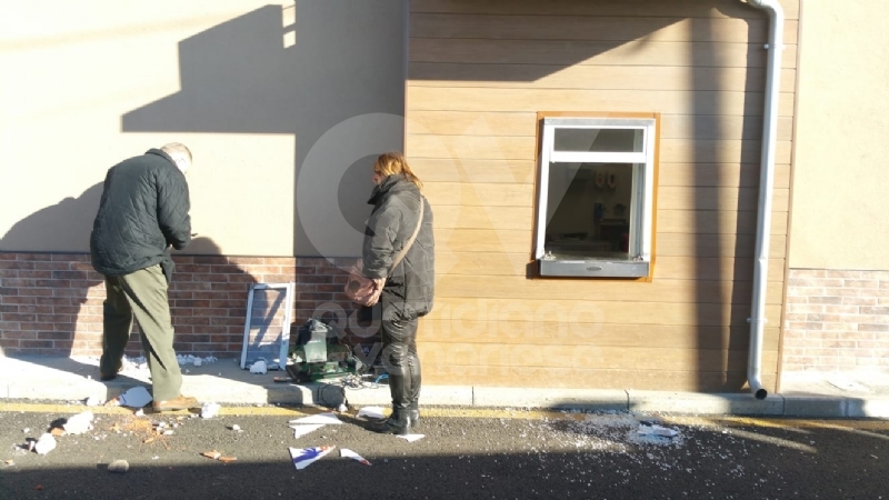 CASELLE - Ladri in azione al Burger King: tanti danni ma niente bottino