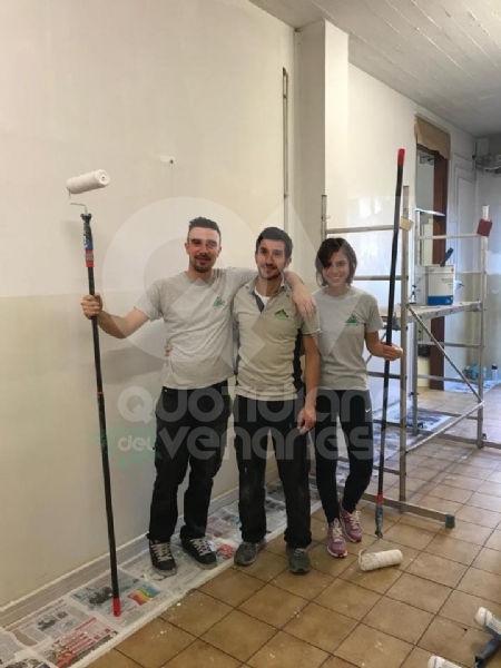 VENARIA - Corridoi ridipinti all'Arti e Mestieri di via Amati grazie a &quot;Bricolage del Cuore&quot;