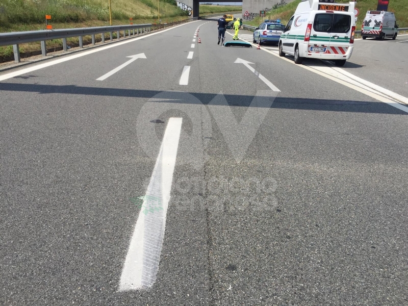INCIDENTE IN TANGENZIALE - Scontro fra tre auto: coppia di Grugliasco finisce in ospedale