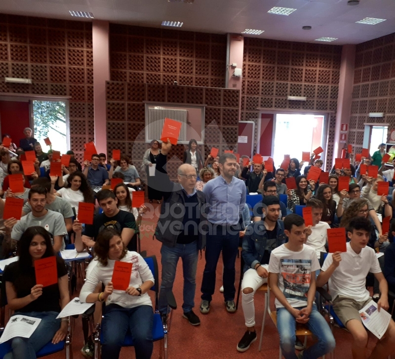 VENARIA - Salvatore Borsellino agli studenti dello Juvarra: «Dovete riprendere in mano i vostri sogni»
