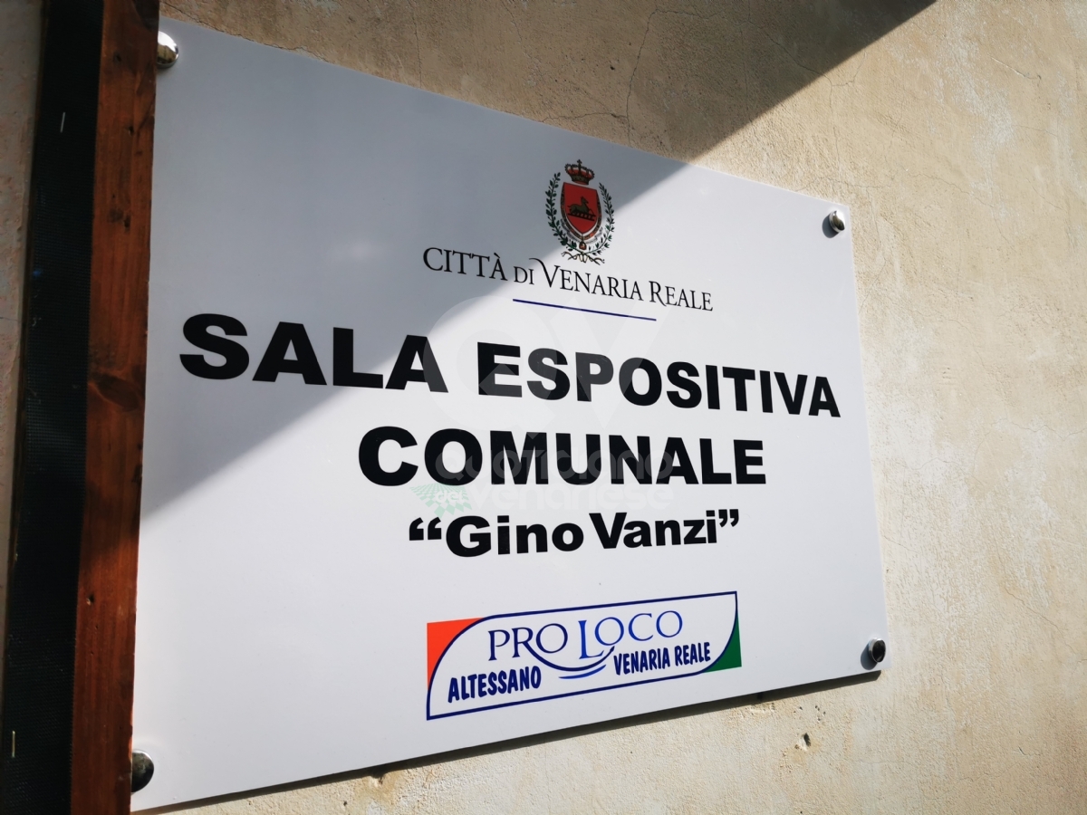 VENARIA - Ricordato Gino Vanzi: una targa sotto la Torre dell'Orologio e l'intitolazione della sala mostre - FOTO