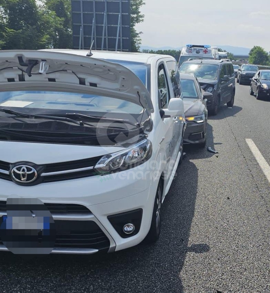INCIDENTE SULLA TORINO-CASELLE - Tamponamento fra tre auto: code e disagi - FOTO