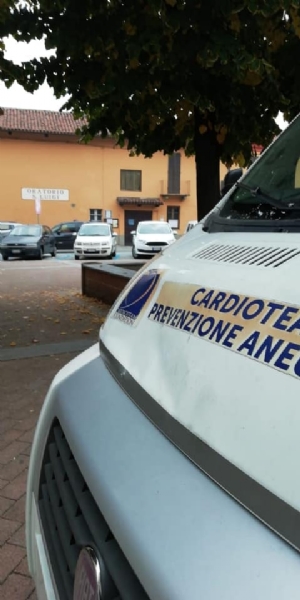 CASELLE - Vandali ancora in azione: danneggiato il «Cardiovan» di piazza Boschiassi - FOTO