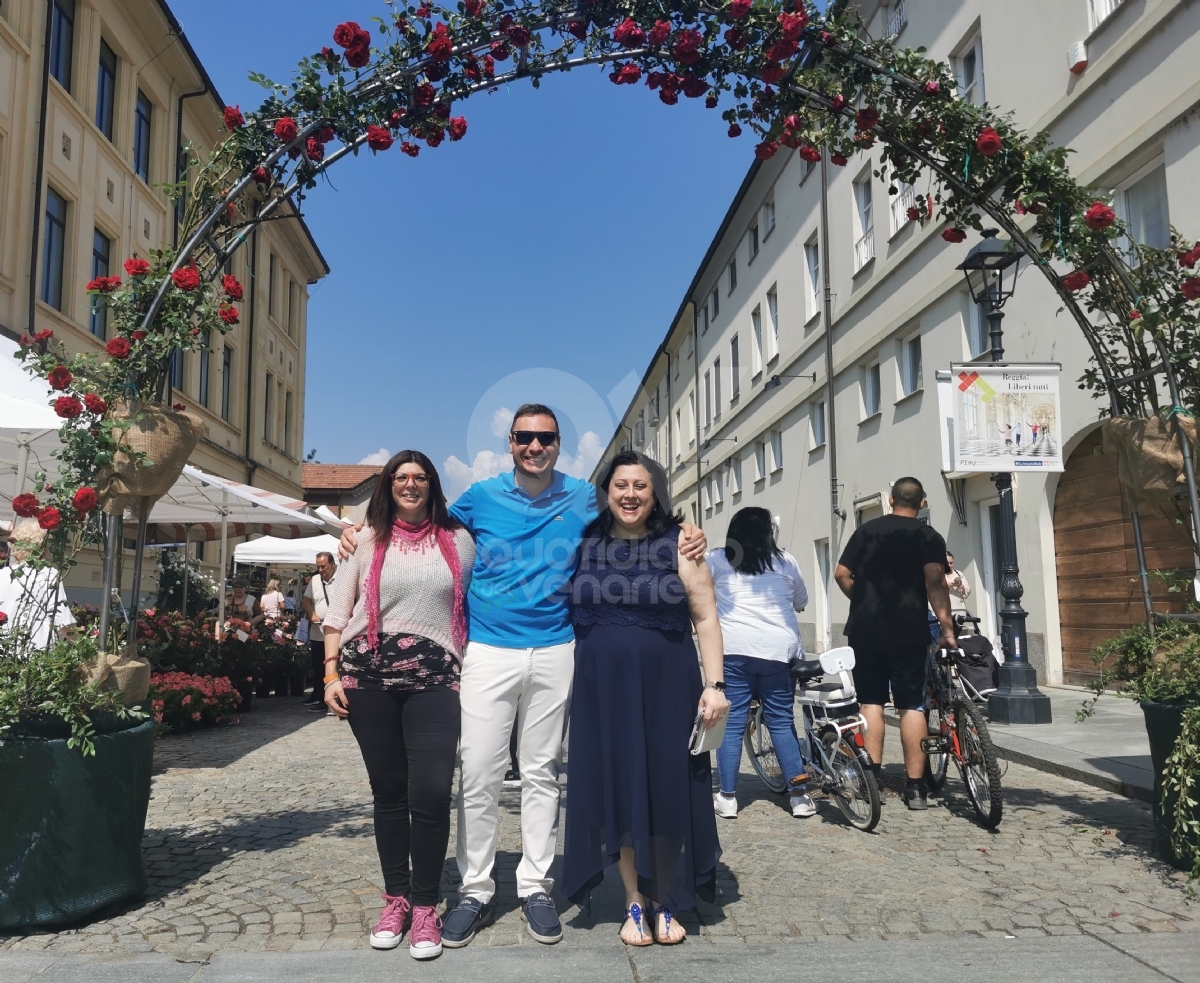 VENARIA - Iniziata la «Festa delle Rose»: due giorni all'insegna di fiori, prelibatezze e spensieratezza - FOTO