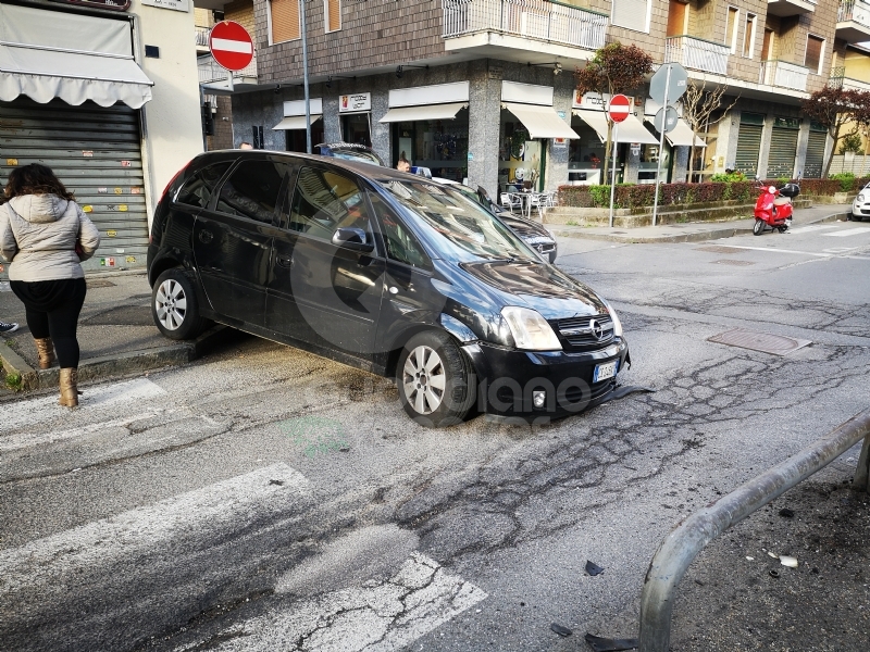 VENARIA - Provoca l'incidente, ma all'arrivo dei carabinieri di lui non c'è traccia