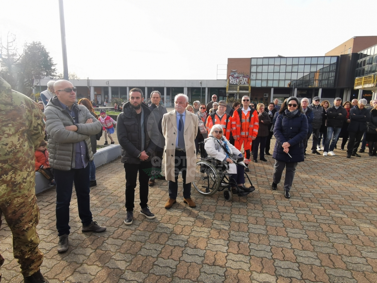 VENARIA - Due anni senza Massimo Ricciardello: in piazza Ravera una targa e una magnolia - FOTO