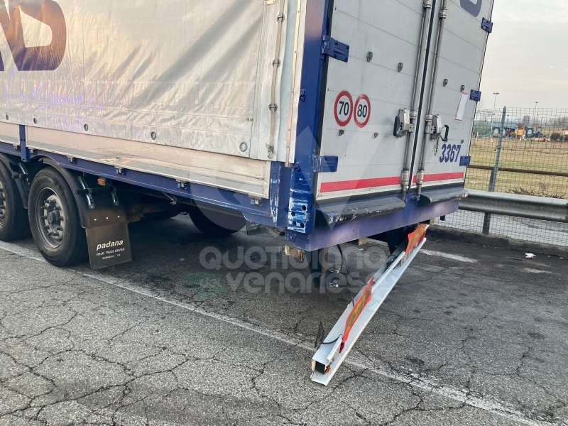 SCONTRO IN TANGENZIALE Tra un tir e una Land Rover: due feriti